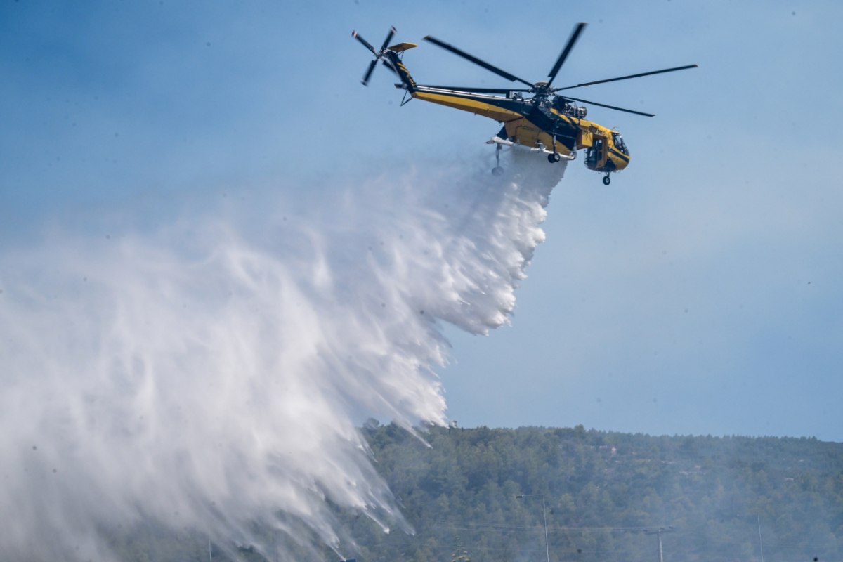 Φωτιά στον Αγ. Σώστη Τρίπολης – Εκκενώνονται δύο οικισμοί