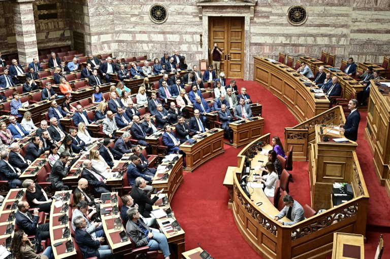 ΣΥΡΙΖΑ: Ο απονομιμοποιημένος Μητσοτάκης βρήκε πολιτικά συνένοχο την Κωνσταντοπούλου για την εξεταστική