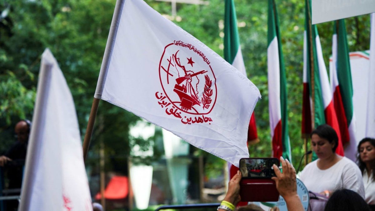 Το Ιράν εκτελεί δύο μέλη απαγορευμένης αντιπολιτευτικής οργάνωσης για επιθέσεις κατά υποδομών