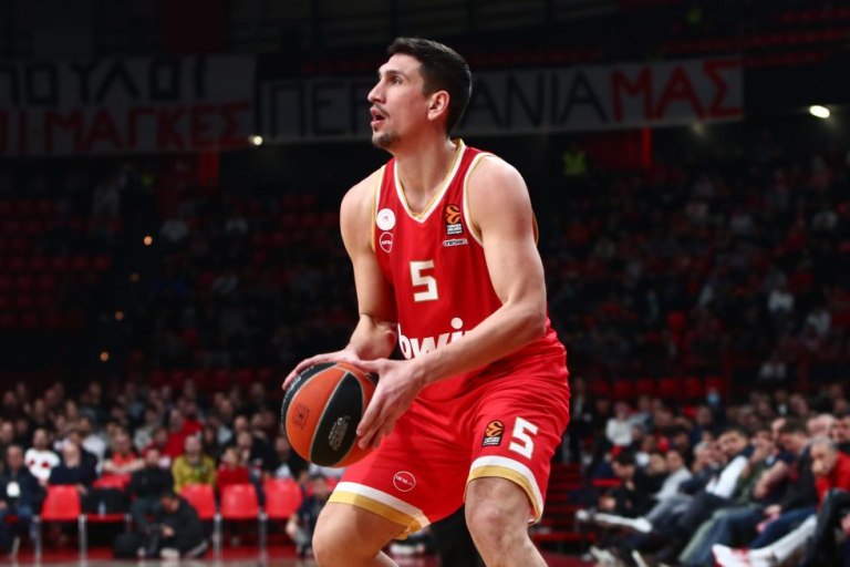 Ολυμπιακός: Αντίστροφη μέτρηση για Λαρεντζάκη