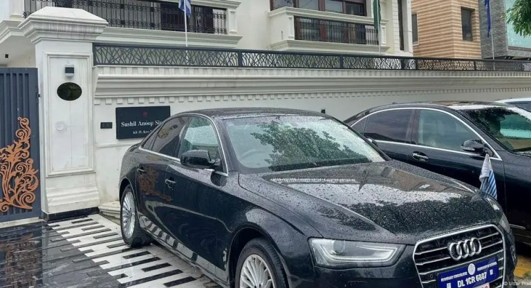 Ινδός κατηγορείται για απάτη με ψεύτικη πρεσβεία φανταστικών χωρών