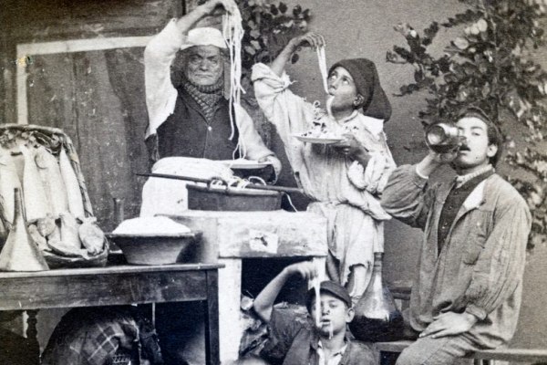 Μακαρόνια κατά του φασισμού – Γιατί τα ζυμαρικά είναι σύμβολο αντίστασης στην Ιταλία