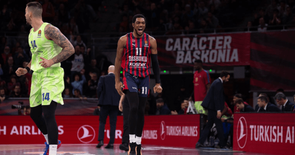 «Ο Ολυμπιακός καταθέτει πρόταση στην Μπασκόνια για τον Τρεντ Φόρεστ» (vids)