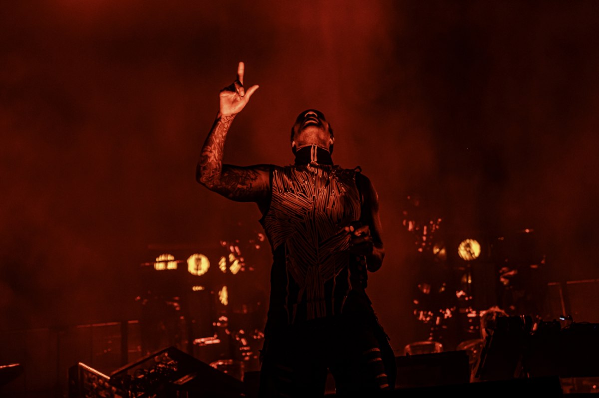 Οι Prodigy «ισοπέδωσαν» την Πλατεία Νερού: Μια βραδιά ωμής ηλεκτρονικής ενέργειας