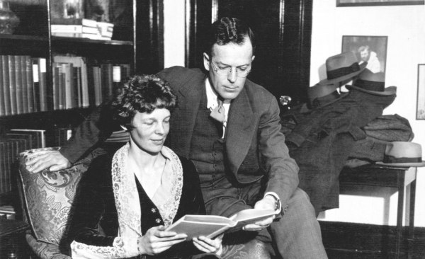 Την ωθούσε σε ακραία εγχειρήματα για δικό του όφελος: Μέσα στον γάμο-«συνεργασία» της Αμέλια Έρχαρτ