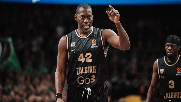 Επίσημο: Ο Μπράιαν Ντάνστον στην Αρμάνι Μιλάνο