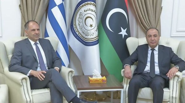 Γεραπετρίτης από Λιβύη: «Δεν υπάρχουν προβλήματα που δεν μπορούν να λυθούν με διάλογο»