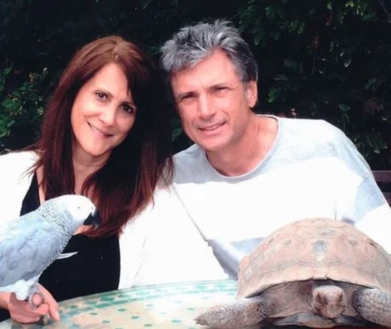 Λος Άντζελες: Άγριο έγκλημα – Διαρρήκτης πυροβόλησε στο κεφάλι στέλεχος του American Idol και τον σύζυγό της