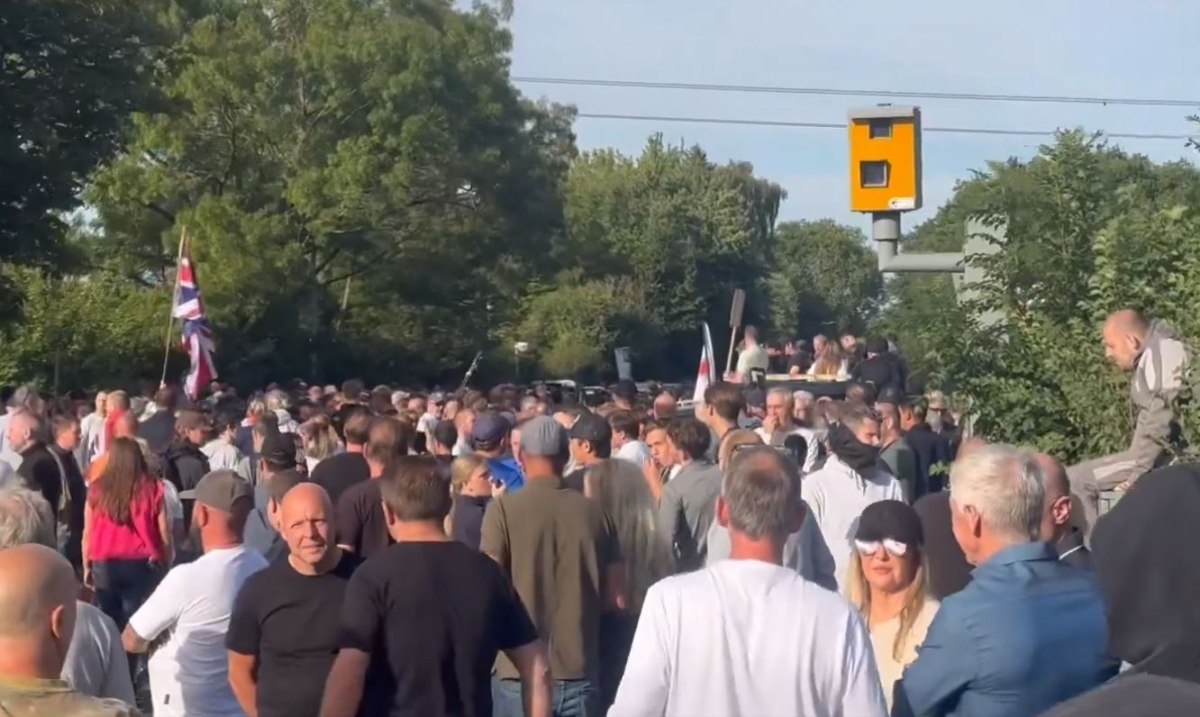 Βρετανία: Επεισόδια μπροστά σε ξενοδοχείο όπου διαμένουν αιτούντες άσυλο