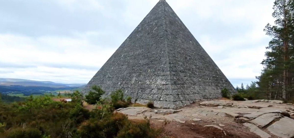 Οι μυστικές βασιλικές «πυραμίδες» της Σκωτίας και ο συμβολισμός που κρύβουν