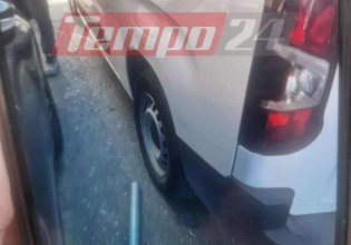 Πάτρα: Σωλήνας έπεσε από οικοδομή πάνω σε αυτοκίνητα – Στο ένα ήταν μητέρα με παιδιά