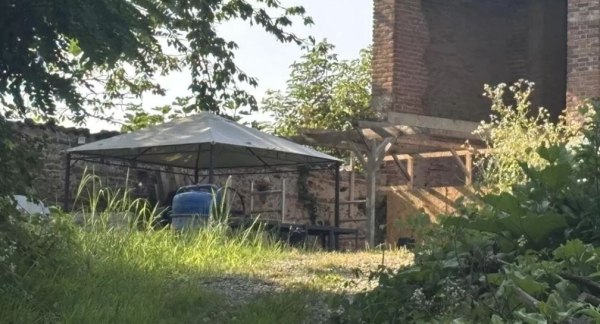 Ιταλία: Γονείς κρατούσαν τα παιδιά τους 9 και 6 ετών απομονωμένα σε δάσος – Δεν μιλούν, φοράνε πάνες