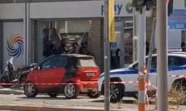 Μενίδι: Ιδιοκτήτρια πρακτορείου κλείδωσε ληστές μέσα σε κατάστημα – Συνελήφθησαν από την ΕΛ.ΑΣ.