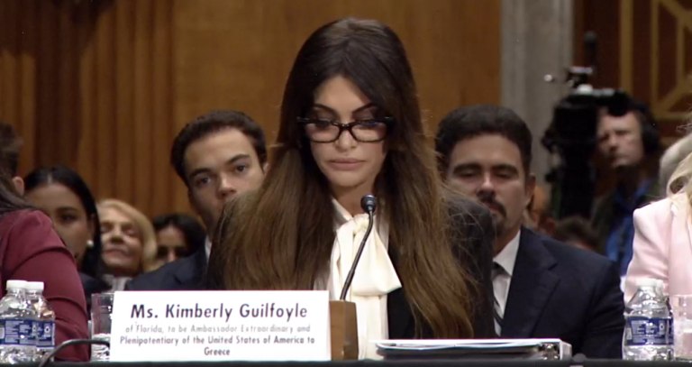 Γκίλφοϊλ: Η Ελλάδα πυλώνας σταθερότητας σε δύσκολη περιοχή – Προτεραιότητα η συνεργασία σε άμυνα και ενέργεια