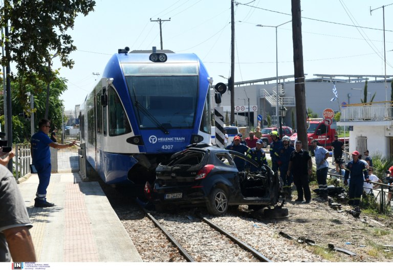 Πάτρα: Η στιγμή της σύγκρουσης ΙΧ και Προαστιακού