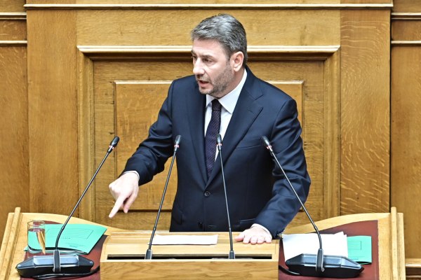 Ανδρουλάκης: «Μην κρύβεστε. Μένετε ή φεύγετε; Δεν θα ευτελίσετε τη Βουλή» – Στον «αέρα» η ψηφοφορία για Προανακριτική