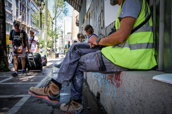 Καύσωνας: Διακοπή εργασιών για 3 ώρες τη Δευτέρα – Ποια επαγγέλματα αφορά