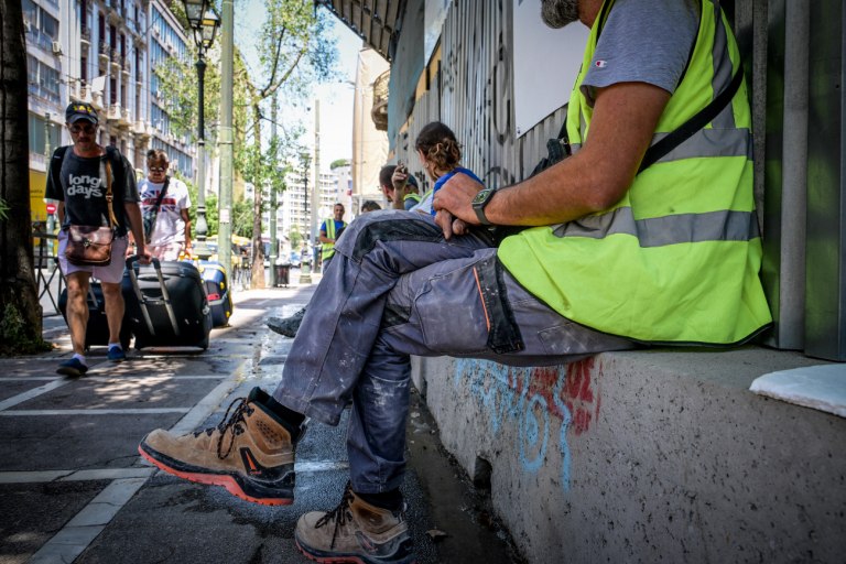 Καύσωνας: Διακοπή εργασιών για 3 ώρες τη Δευτέρα – Ποια επαγγέλματα αφορά