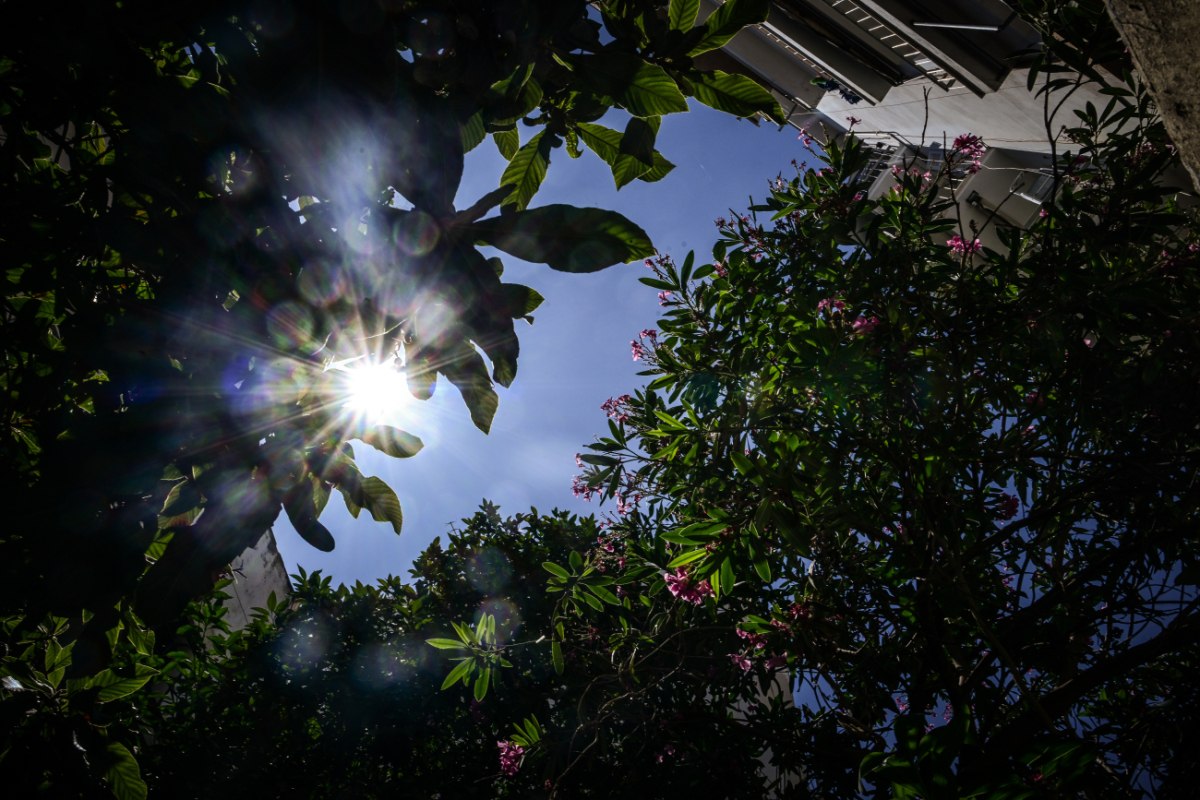 Καύσωνας – Meteo: Πολύ υψηλή η θερμική επιβάρυνση την Τρίτη και την Τετάρτη – Ζεστές και οι νύχτες