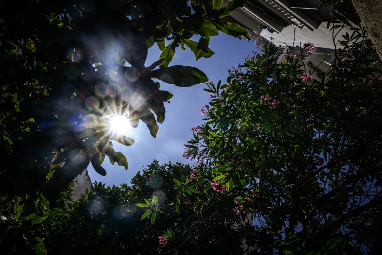 Καύσωνας – Meteo: Πολύ υψηλή η θερμική επιβάρυνση την Τρίτη και την Τετάρτη – Ζεστές και οι νύχτες