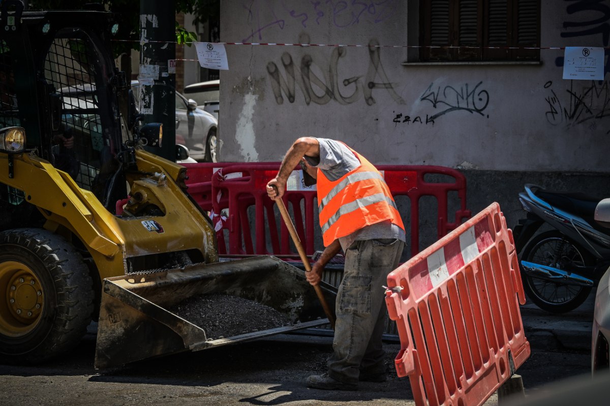 Καύσωνας: Έκτακτα μέτρα για την αντιμετώπιση της θερμικής καταπόνησης των εργαζομένων