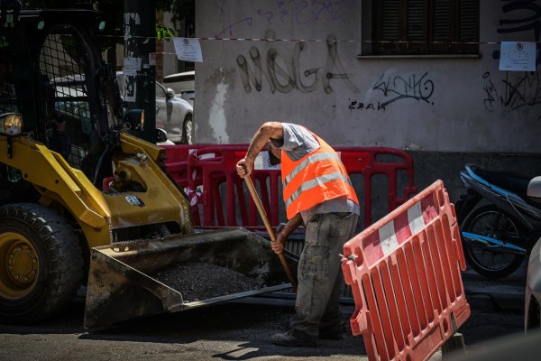 Καύσωνας: Έκτακτα μέτρα για την αντιμετώπιση της θερμικής καταπόνησης των εργαζομένων