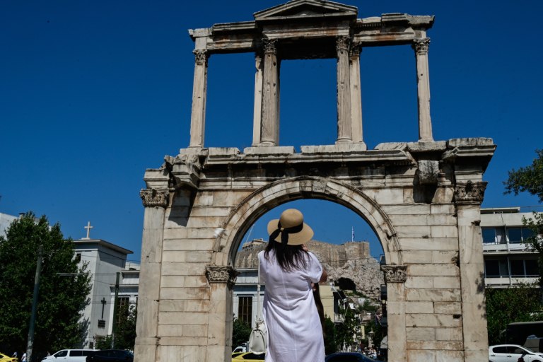 Καύσωνας: Παύση εργασιών σε εξωτερικούς χώρους από τις 11 το πρωί
