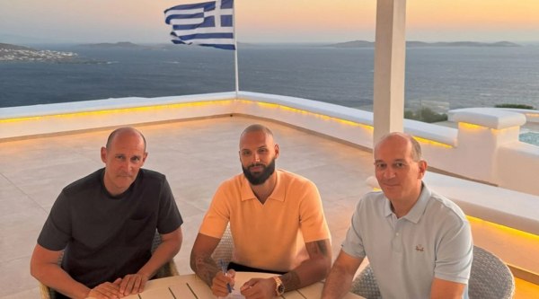 Για πάντα στο Λιμάνι ο Φουρνιέ: Ανανέωσε για τρία χρόνια με τον Ολυμπιακό (pics)