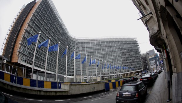 Μεταναστευτικό: Κάλυψη της Κομισιόν για την τρίμηνη αναστολή εξέτασης ασύλου στην Ελλάδα