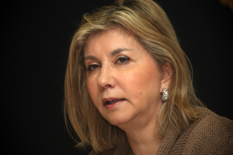 Βόλος: «Ουδείς εξεπλάγη όταν άκουσε το όνομά του» – Η Ζέττα Μακρή για τον εκβιασμό της από δημοσιογράφο