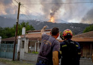 Κορινθία: «Χαοτική» και «ακραία» η συμπεριφορά της φωτιάς στον Φενεό