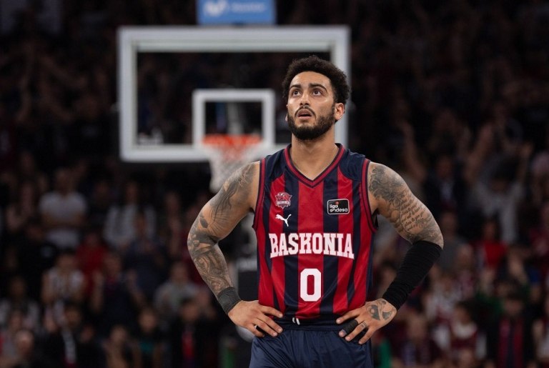 Σενάρια για Ερυθρό Αστέρα και Χάουαρντ – Οι λεπτομέρειες του συμβολαίου του με την Μπασκόνια