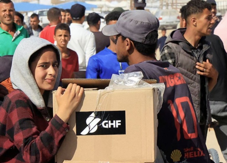 Ανθρωπιστική βοήθεια υπό όρους και σφαίρες: Η GHF των Ισραηλινών σπέρνει τρόμο στη Γάζα