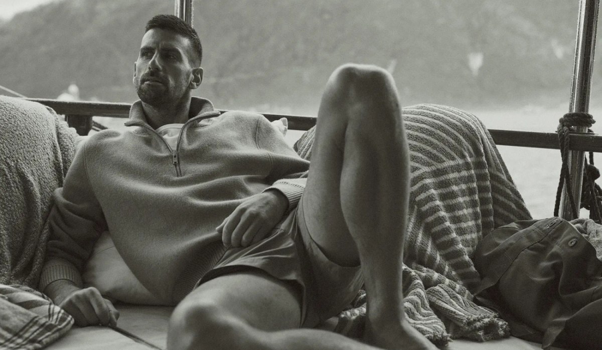 Από τα κορτ του Γουίμπλεντον στις αμμουδιές της Μυκόνου: Ο Νόβακ Τζόκοβιτς στο νησί των Ανέμων