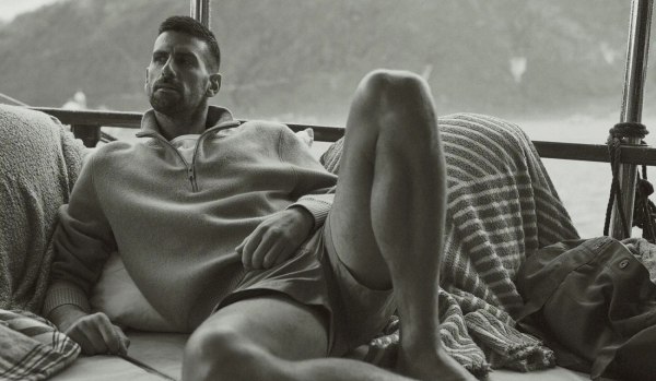 Από τα κορτ του Γουίμπλεντον στις αμμουδιές της Μυκόνου: Ο Νόβακ Τζόκοβιτς στο νησί των Ανέμων