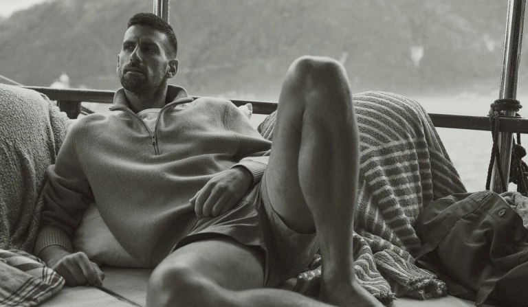 Από τα κορτ του Γουίμπλεντον στις αμμουδιές της Μυκόνου: Ο Νόβακ Τζόκοβιτς στο νησί των Ανέμων