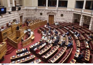 Βουλή – ΟΠΕΚΕΠΕ: Πώς η κυβέρνηση σπεύδει να γελοιοποιήσει μια ψηφοφορία για να γλιτώσει τα χειρότερα