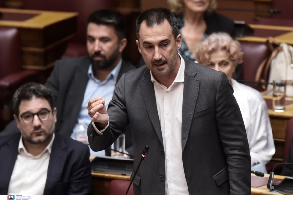 Επιστολή Χαρίτση σε Κακλαμάνη: «Να αποκαταστήσετε την τρωθείσα συνταγματική τάξη»