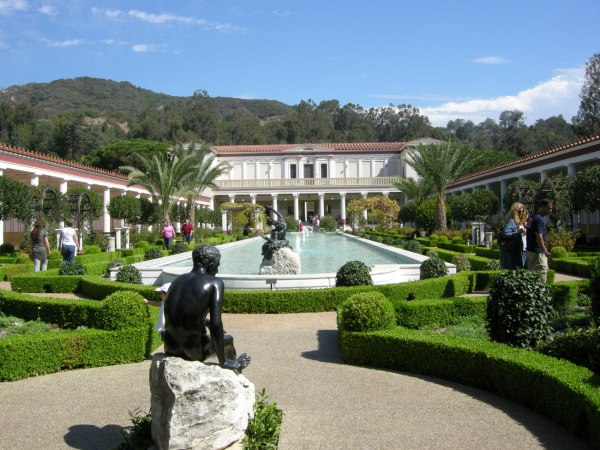 To Μουσείο Τέχνης Getty ανοίγει ξανά τις πύλες του μετά τις πυρκαγιές του LA με μια έκθεση για τη Μεσσηνία