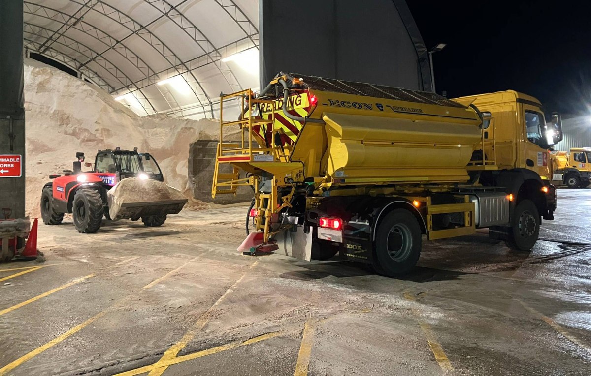 Καύσωνας στην Αγγλία: Στους δρόμους αλατιέρες χιονιού για να προστατευθεί το οδόστρωμα