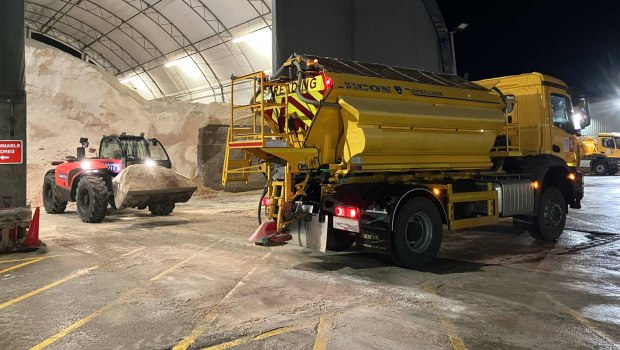 Καύσωνας στην Αγγλία: Στους δρόμους αλατιέρες χιονιού για να προστατευθεί το οδόστρωμα