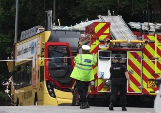 Βρετανία: Διώροφο λεωφορείο έπεσε πάνω σε γέφυρα στο Μάντσεστερ – Τουλάχιστον 15 τραυματίες