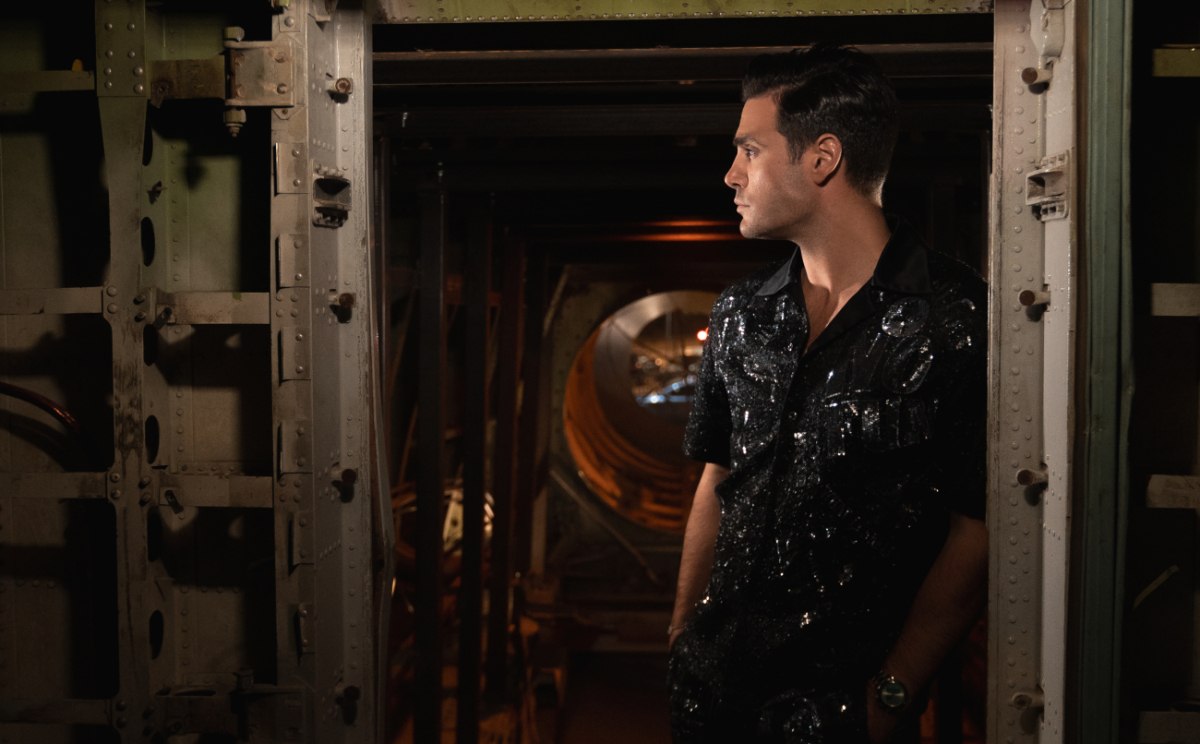 Το νέο μουσικό κεφάλαιο του Κώστα Μαρτάκη – Μια πορεία γεμάτη «στιγμές», το σήμερα και η ενέργεια του «Γεια μας»