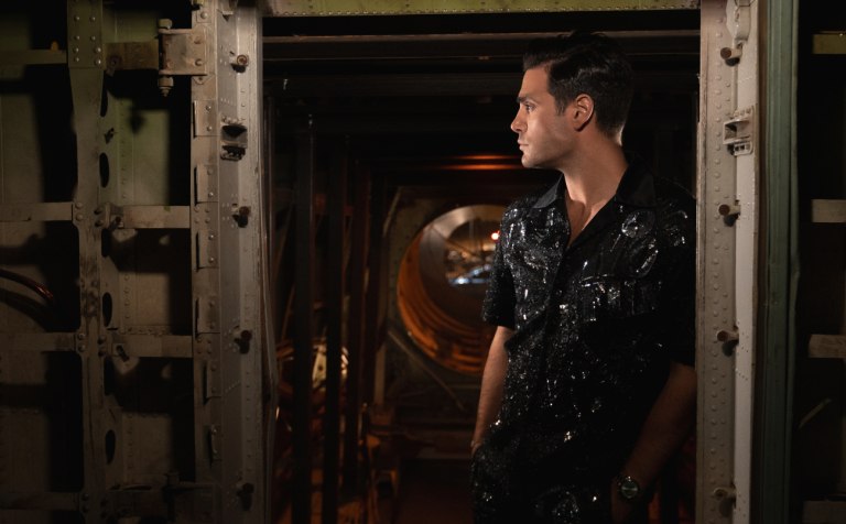 Το νέο μουσικό κεφάλαιο του Κώστα Μαρτάκη – Μια πορεία γεμάτη «στιγμές», το σήμερα και η ενέργεια του «Γεια μας»