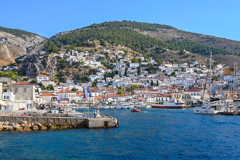 Ύδρα: Σχέδια για νέες σχολικές μονάδες, διαχείριση απορριμμάτων και δίκτυο αποχέτευσης