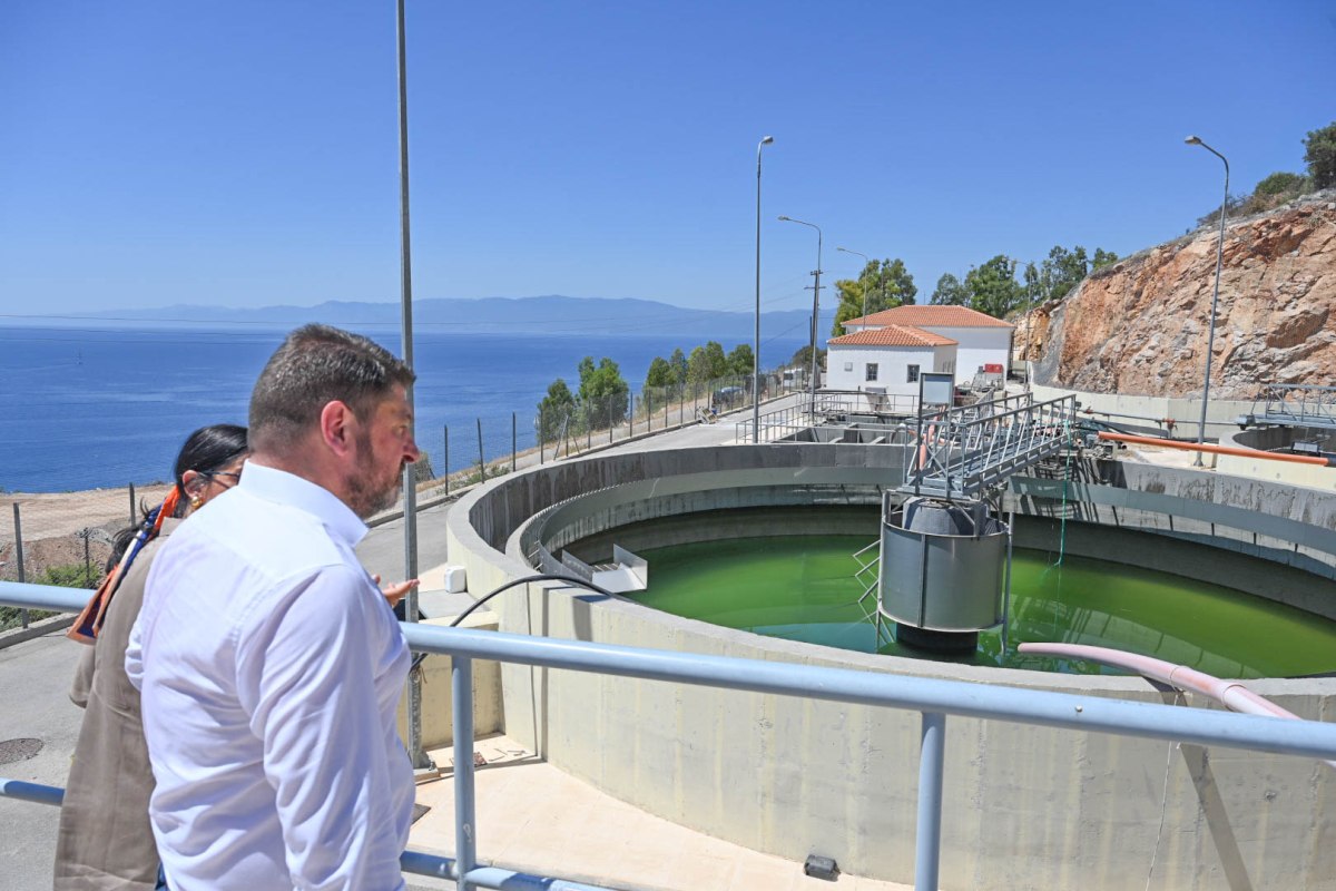 Στις Σπέτσες με εξαγγελίες για έργα ο Νίκος Χαρδαλιάς