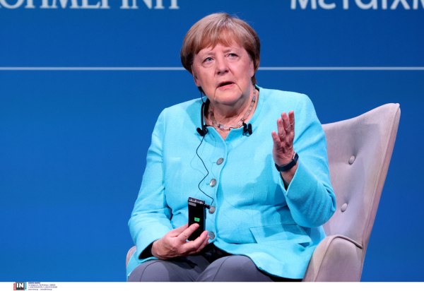 Μέρκελ: Ο Τσίπρας δεν προσπάθησε να με παραπλανήσει, δεν συνέδεσε το «Όχι» με έξοδο από το ευρώ, ο Σόιμπλε σας ήθελε εκτός