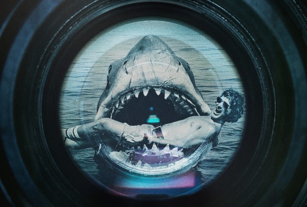 Μάνα, βοήθα! Ο Στίβεν Σπίλμπεργκ ζητούσε απελπισμένα βοήθεια όταν ο Καρχαρίας δάγκωνε