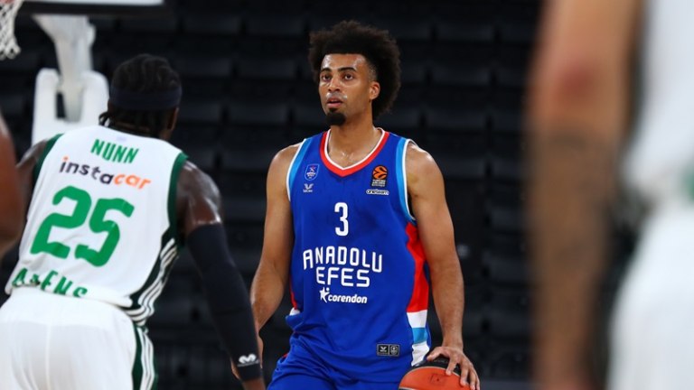 Πήρε τον Τζόρνταν Νουόρα ο Ερυθρός Αστέρας