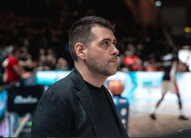 Ο Κώστας Παπάζογλου πρώτος προπονητής στη Μπραουνσβάιγκ, ιδιοκτησίας του Ντένις Σρέντερ!